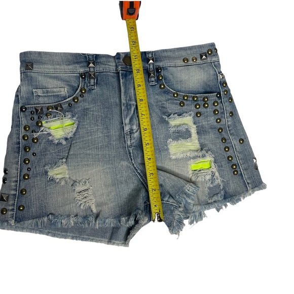 Blank NYC Distressed Studded Mini Denim Shorts 25 - Picture 9 of 15